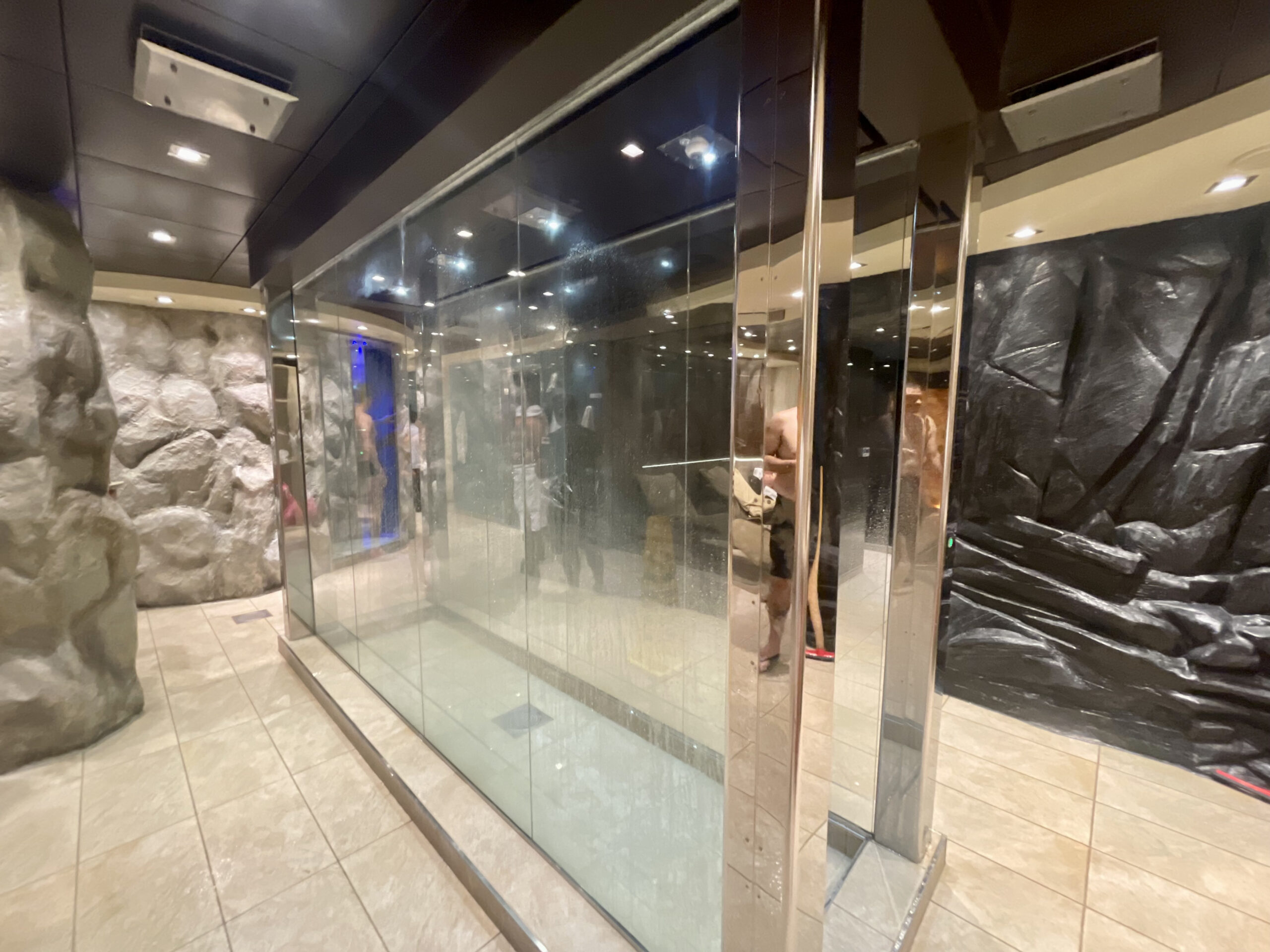 A área termal do Meraviglia está disponível para clientes aurea, yacht club ou hóspedes que realizam tratamentos do spa A área termal do Meraviglia está disponível para clientes aurea, yacht club ou hóspedes que realizam tratamentos do spa