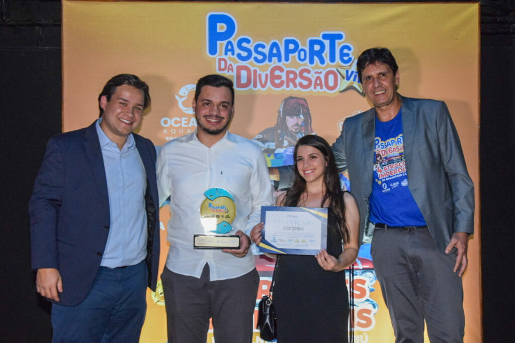 Representantes da Zarpou, vencedores na categoria Vendas Online