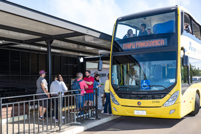 Feriadão atrai mais de 10 mil turistas para a Itaipu Feriadão atrai mais de 10 mil turistas para a Itaipu