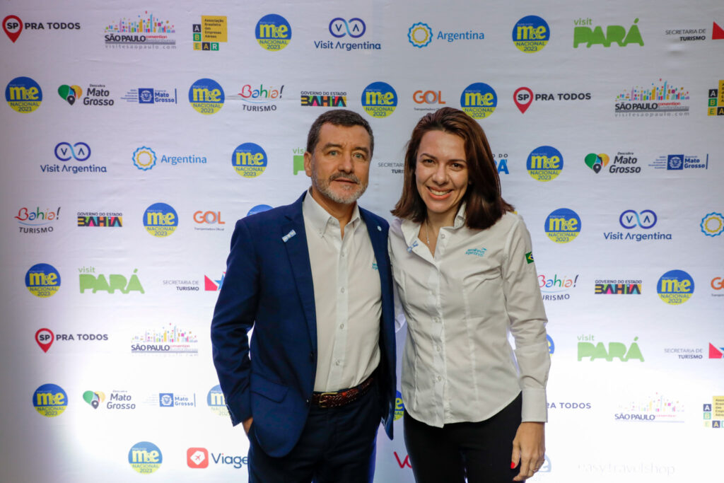 Ivan Cadahia, e Sonaira Zanella, da Aerolineas Argentinas