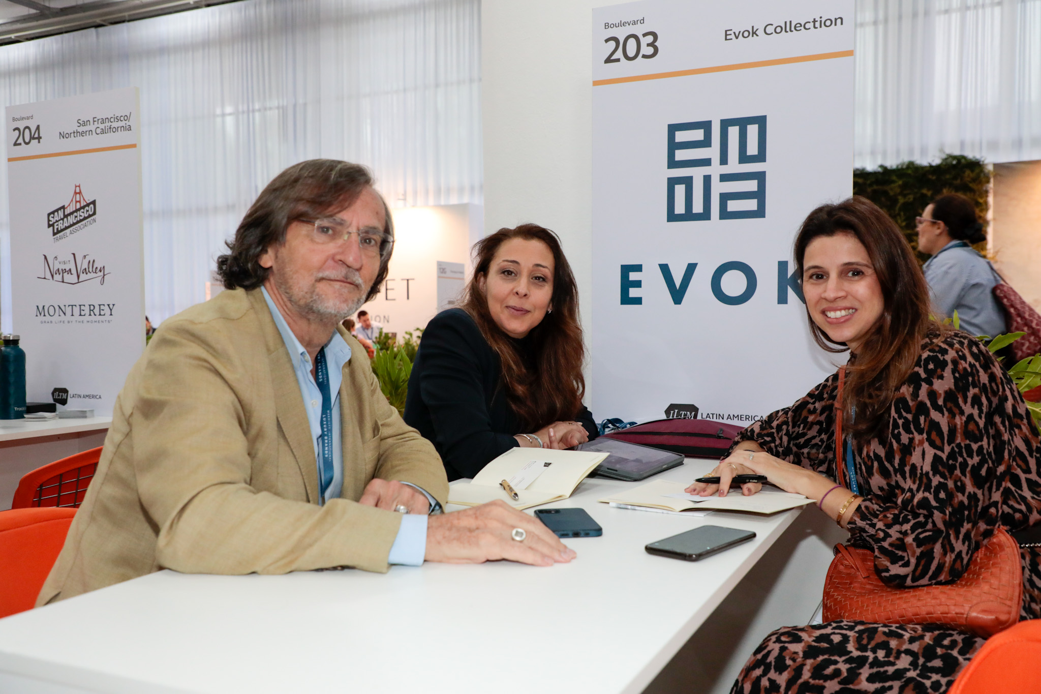 Jean-Philipe Perol e Madeleine Sadin, da Evok Collection, e Júlia Duvivier, da Art of Travel