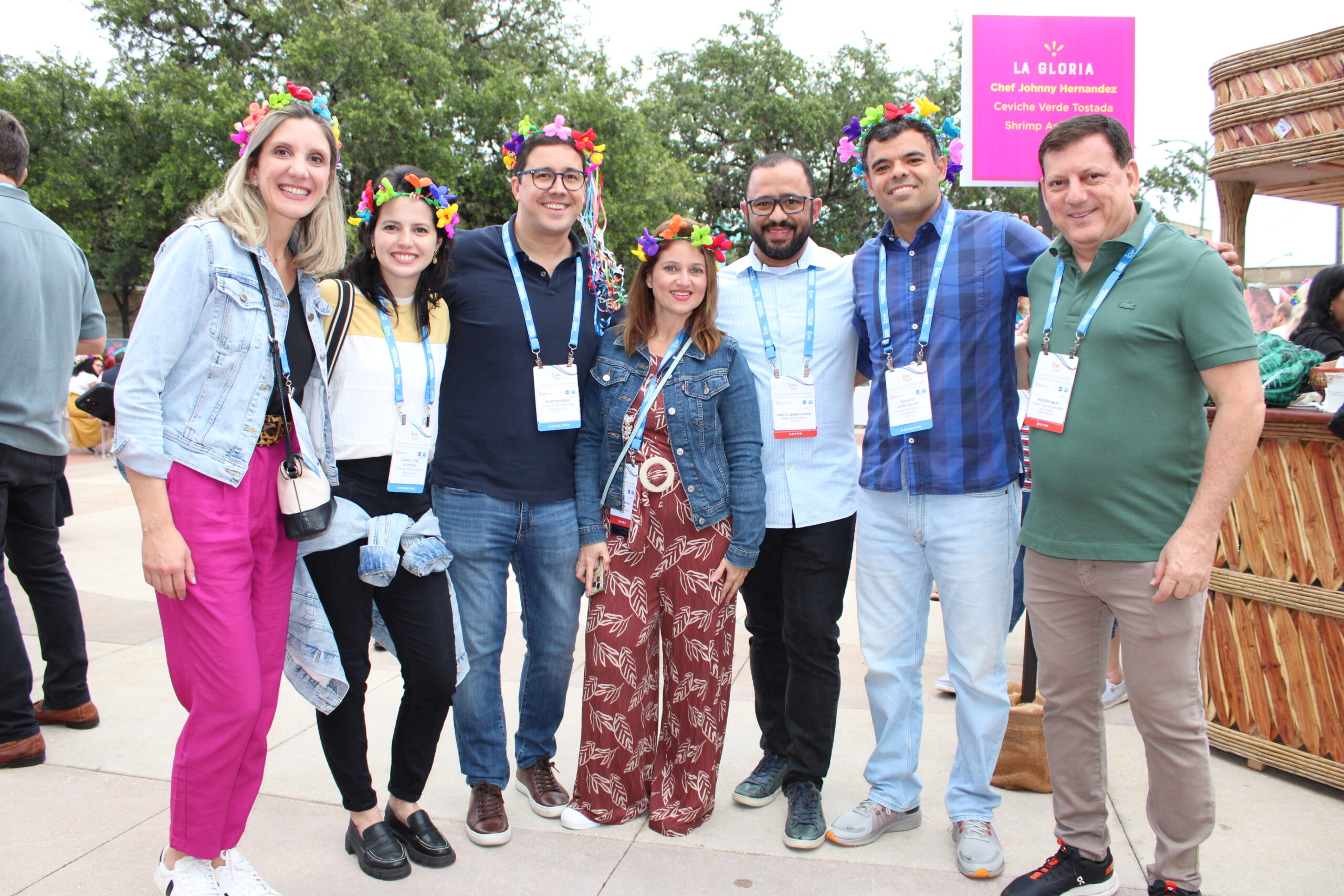 Juliana Baraldi, Caroll Almeida e Martin Diniz, da Universal, Joice Ferreira e Paulo Souza, da Magic Blue, Renato Gonçalves, da Universal, e Rogerio Mari, da Virazom Viagens Juliana Baraldi, Caroll Almeida e Martin Diniz, da Universal, Joice Ferreira e Paulo Souza, da Magic Blue, Renato Gonçalves, da Universal, e Rogerio Mari, da Virazom Viagens