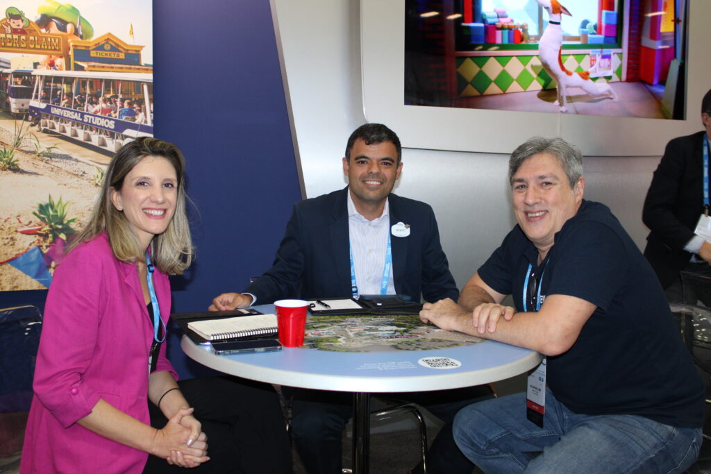 Juliana Baraldi e Renato Gonçalves, da Universal, com Alexandre Lima, da New It