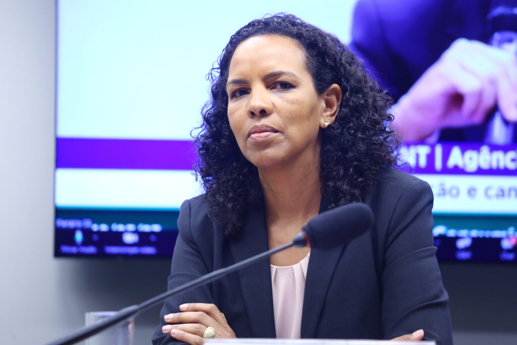 Abear reitera alerta sobre ilegalidade na vendas de milhas: "mercado pararelo gera distorções" Abear reitera alerta sobre ilegalidade na vendas de milhas: "mercado pararelo gera distorções"