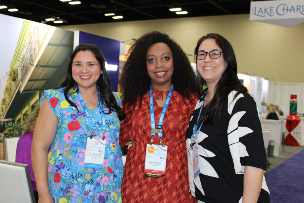 Lisa Ochomogo, de New Orleans, Vilmara Souza, da Agaxtur, e Lizandra Pajak, do Brand USA