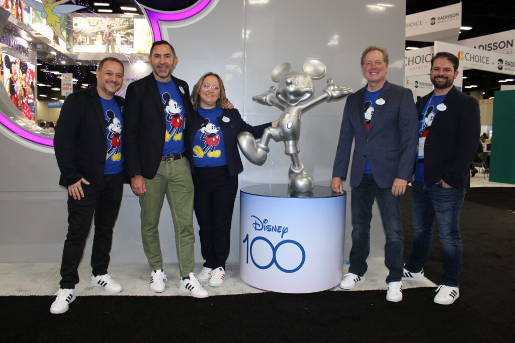 Luiz Araujo, Javier Moreno, Cinthia Douglas, Jeff van Langeveld e Alejandro Flores, da Disney