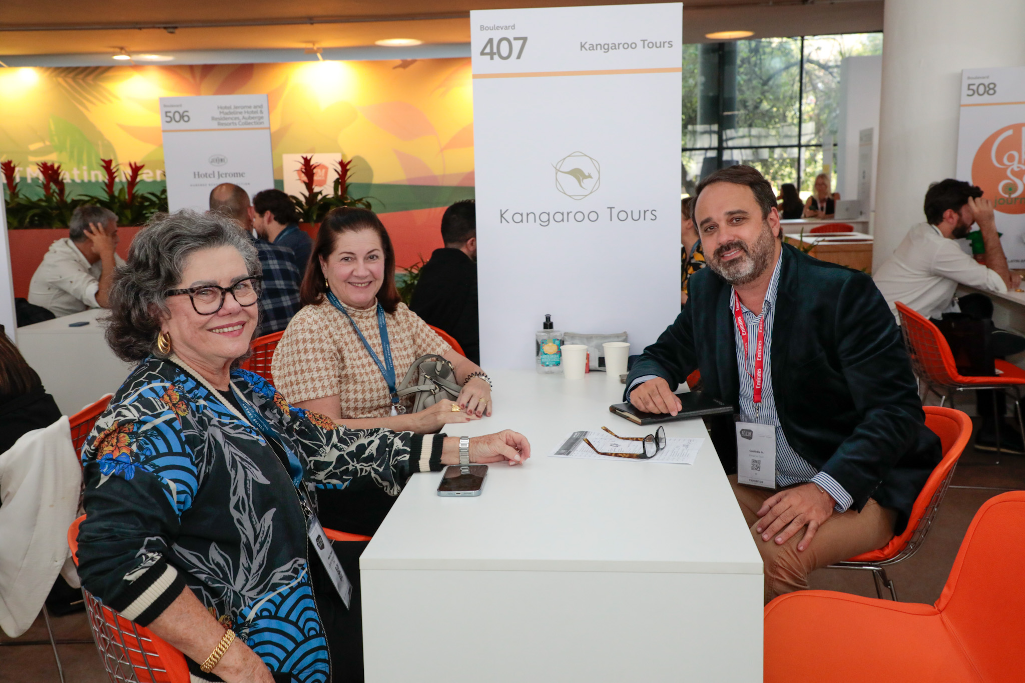 Maria Helena e Maria Ângela Azevedo, da LA Torres, com Custódio Jr., da Kangaroo Tours Maria Helena e Maria Ângela Azevedo, da LA Torres, com Custódio Jr., da Kangaroo Tours