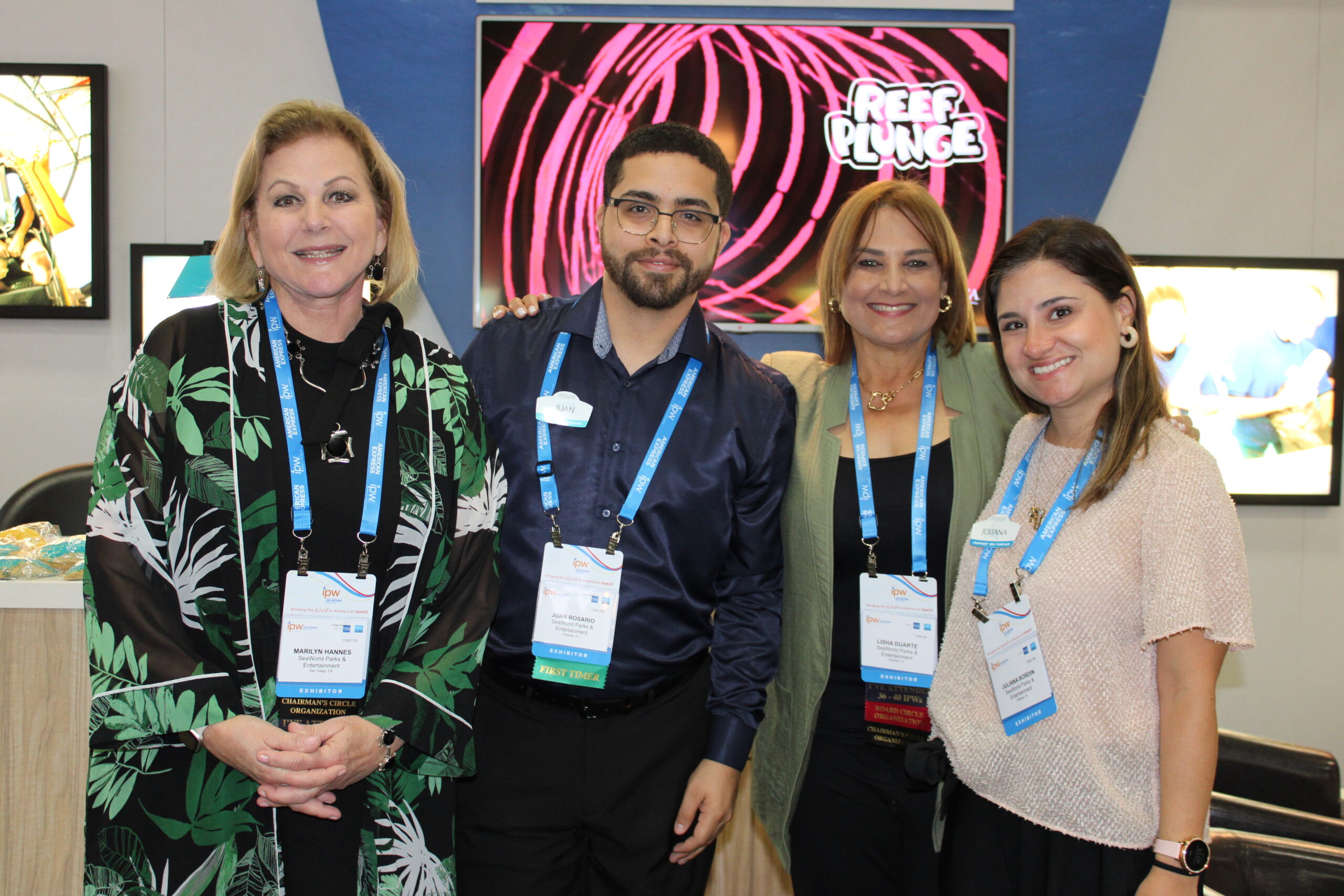Marilyn Hannes, Juan Rosario, Lisha Duarte e Juliana Bodin, do SeaWorld Marilyn Hannes, Juan Rosario, Lisha Duarte e Juliana Bodin, do SeaWorld