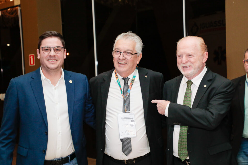 Matheus Vermelho, deputado estadual, Paulo Angeli, e Vermelho, deputado federal