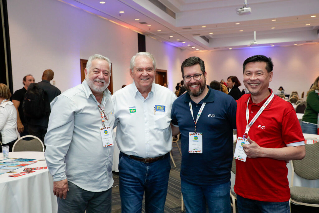 Michael Barkoczy, ETS, Roy Taylor, M&E, Renato Alves e Valter Onishi, ViagensPromo