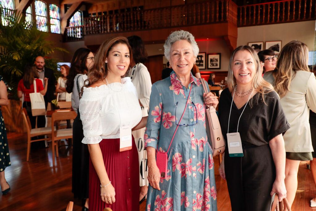 Michelle Acquesta, da Atlantis Dubai;  Teresa Perez e Claudiane Bonfante, da Teresa Perez Tours