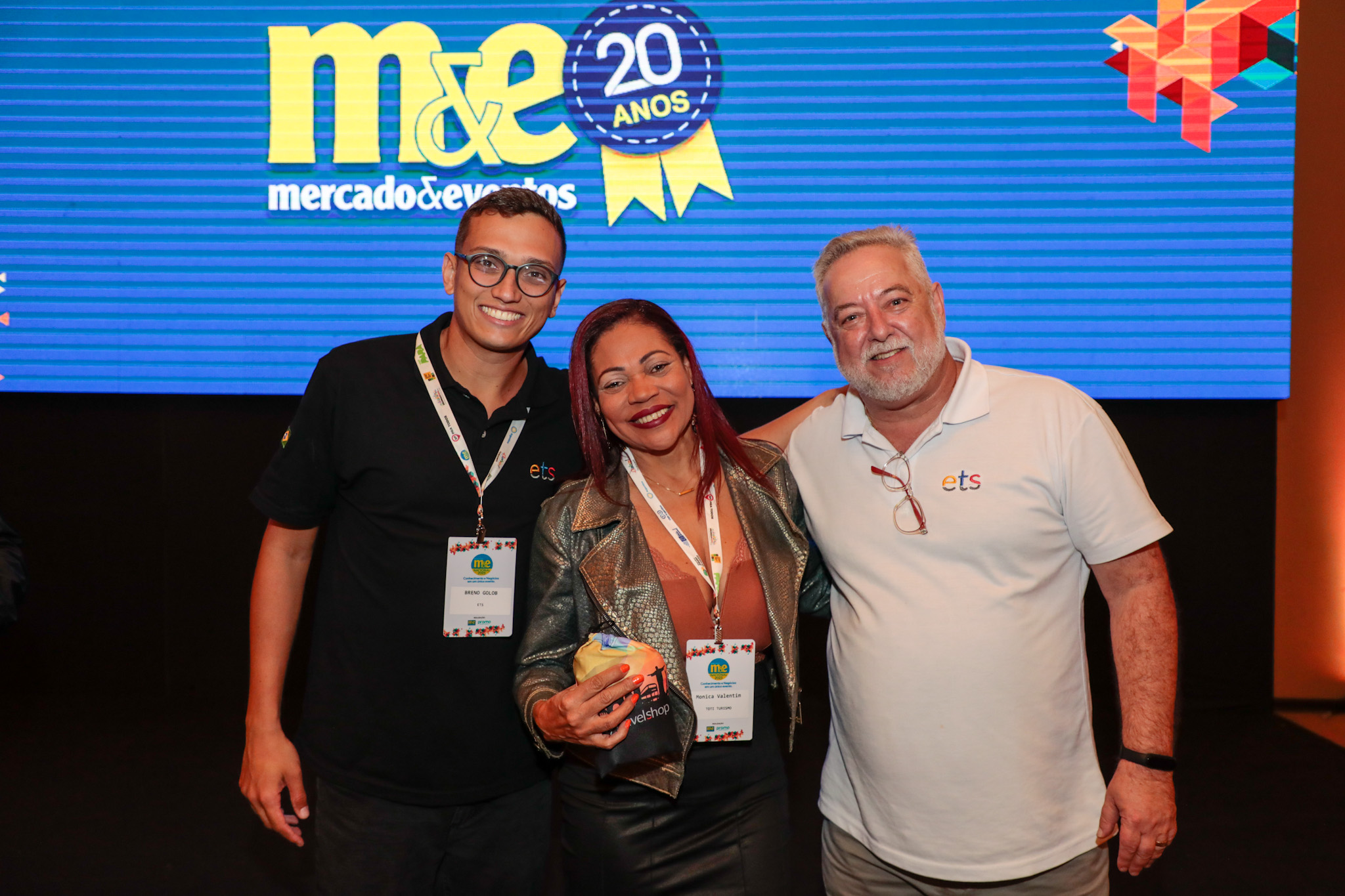 Mônica Valentin, da Tote Turismo com os executivos da ETS Mônica Valentin, da Tote Turismo com os executivos da ETS