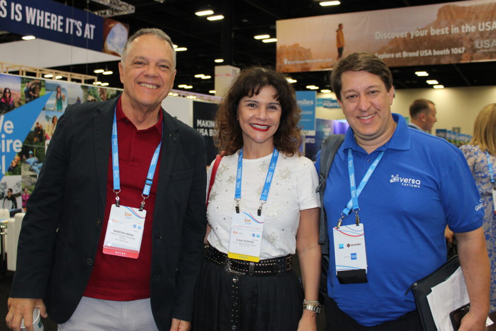 Newton Vieira, da Online Travel Concierge, Dani Roman, da Interamerican, e Charles Franken, da Diversa Turismo