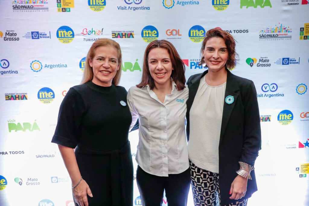 Paula Fariña, e Nathalia Pisoni, da Inprotur, Sonaira Zanella, da Aerolíneas Argentinas