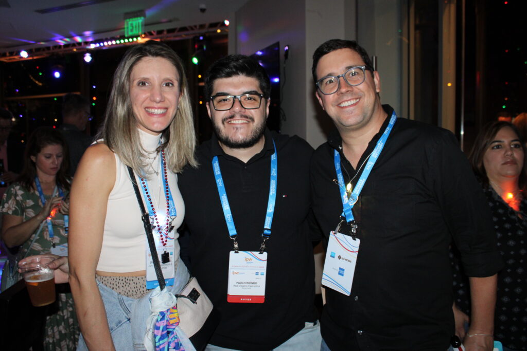 Paulo Biondo, da Azul, com Juliana Baraldi e Martin Diniz, da Universal