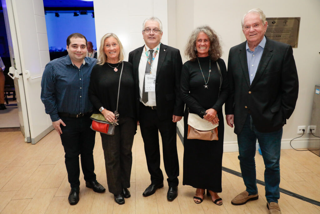 Pedro Menezes, Rosa Masgrau, Paulo Angeli, Mari Masgrau, e Roy Taylor, do M&E