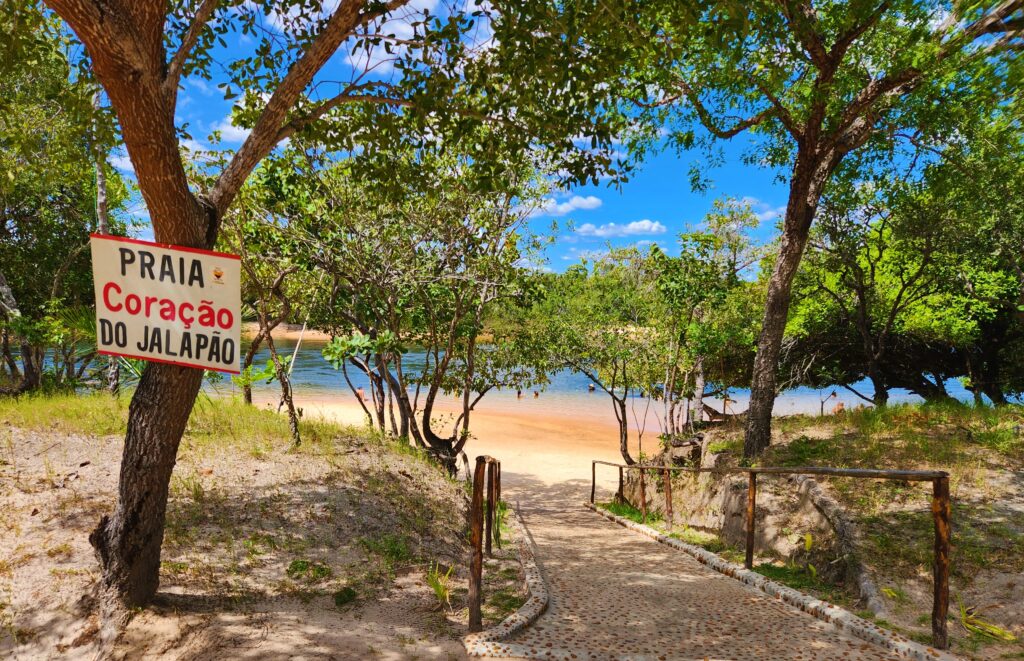 Praia Coração do Jalaão no Rio Novo