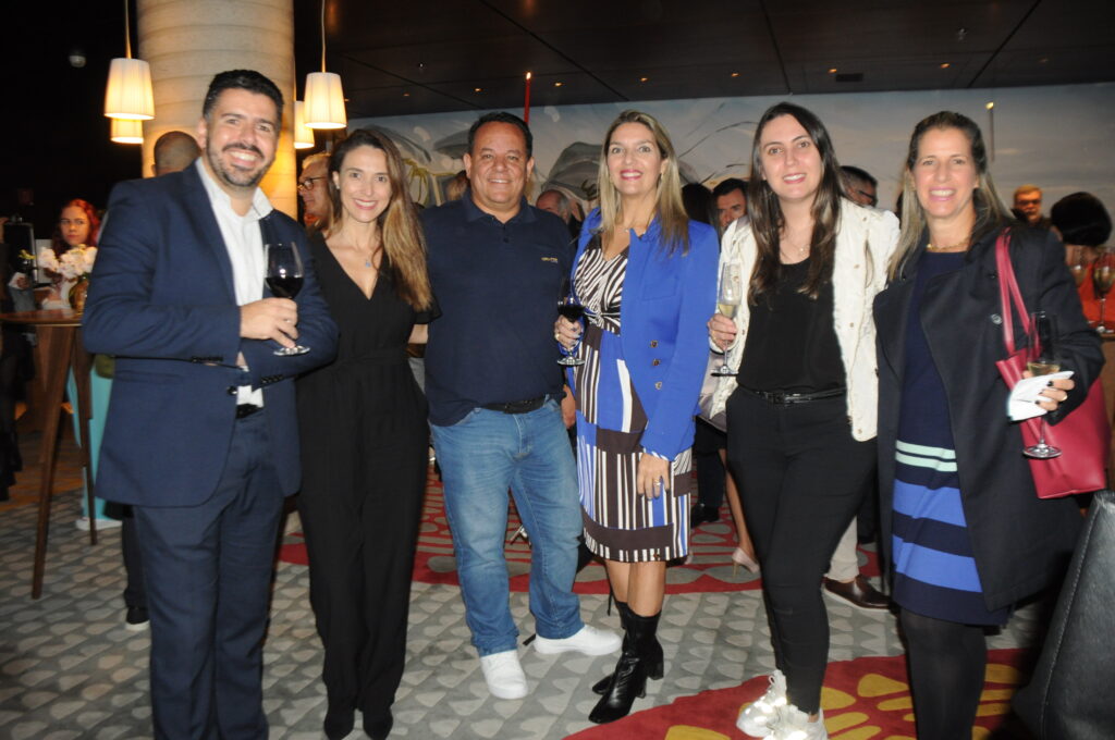 Raphael de Lucca e Karina Nascimento, da Copa, Davis Camargo, da Orinter, Carla Cecchele, da RCD, Bianca Zoccoler, da Orinter, e Luciana Nasser, da RCD