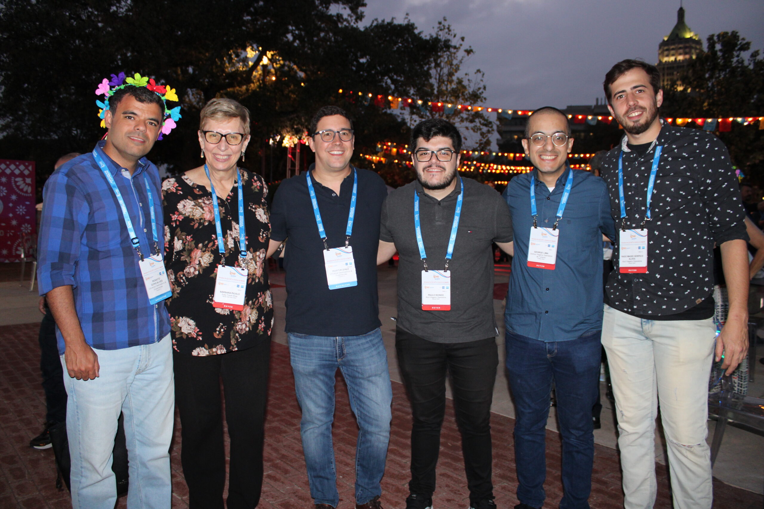 Renato Gonçalves, da Universal, Barbara Picolo da ETS, Martin Diniz, da Universal, Paulo Biondo, da Azul Viagens, e George Lima, da Domus Viagens, e Yago Alves, da Azul Viagens Renato Gonçalves, da Universal, Barbara Picolo da ETS, Martin Diniz, da Universal, Paulo Biondo, da Azul Viagens, e George Lima, da Domus Viagens, e Yago Alves, da Azul Viagens