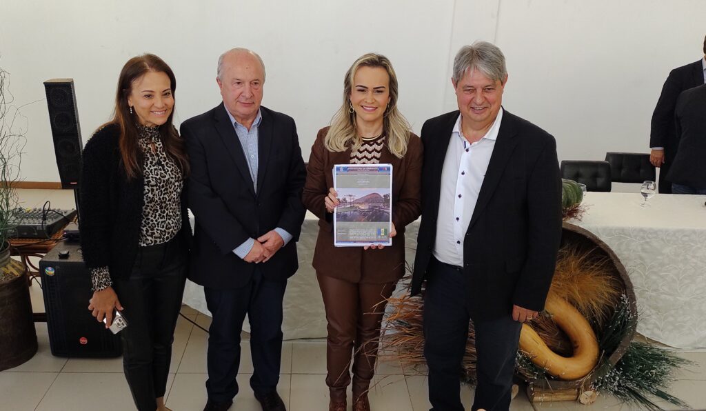 Prefeito de Gramado e CEO do Festuris recebem ministra do Turismo