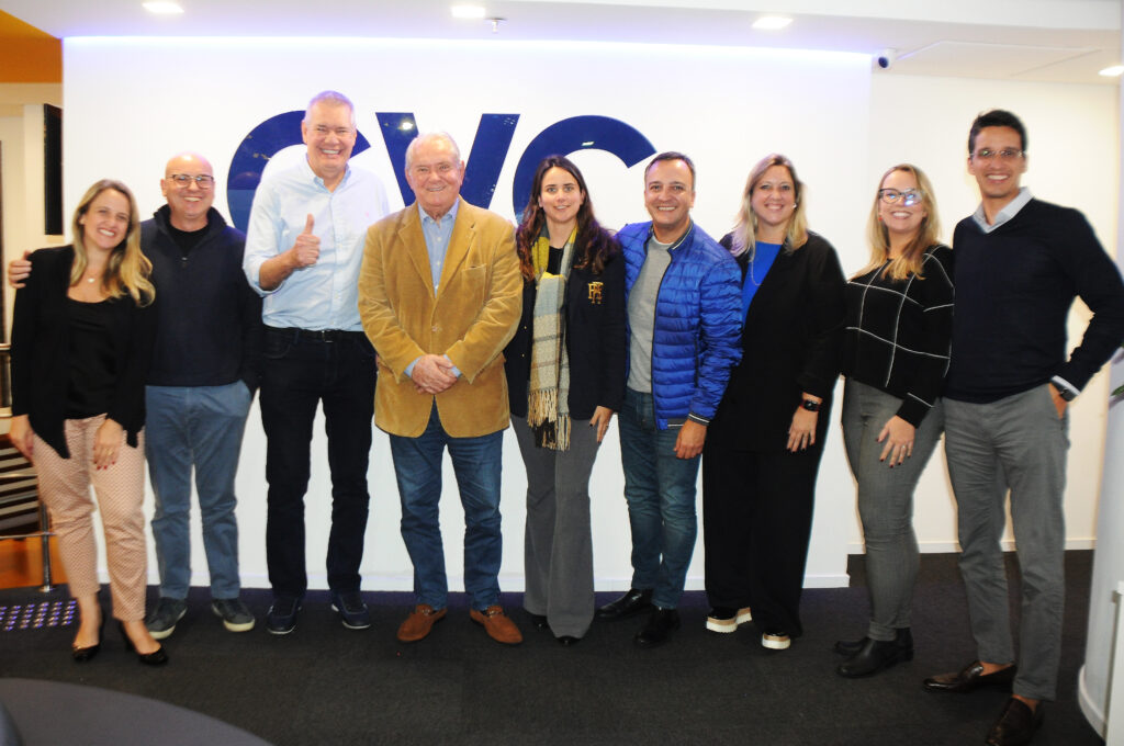 Leonel Andrade destaca avanços e objetivos para "voltar a ser a velha CVC" 2 Roy Taylor do ME com equipe CVC Leonel Andrade destaca avanços e objetivos para "voltar a ser a velha CVC"