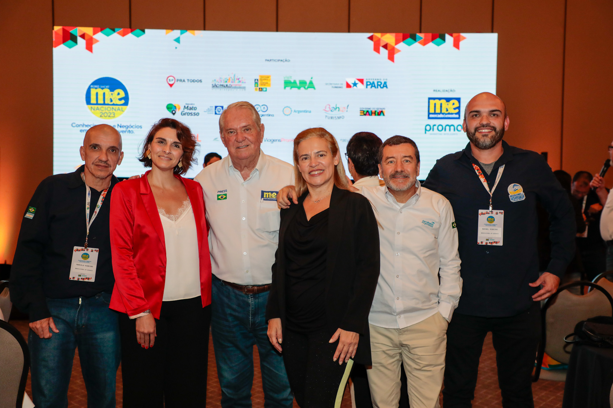 Roy Taylor, do M&E, entre equipe da Argentina
