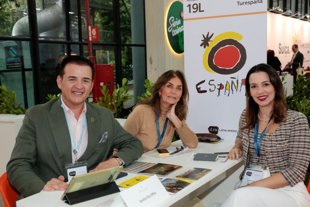 Santi Garcia-Dils e Elvira Viedma, do Turespaña, com Patrícia Mariz, da Junqueira Turismo