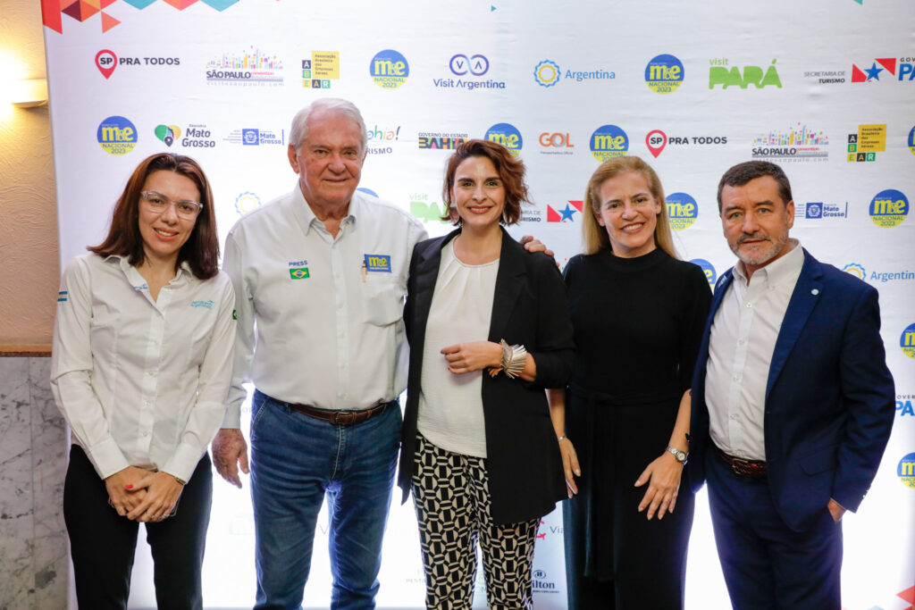 Sonaira Zanella, da Aerolineas Argentinas, Roy Taylor, do M&E, Paula Fariña, e Nathalia Pisoni, da Inprotur, e Ivan Cadahia, da Aerolíneas Argentinas