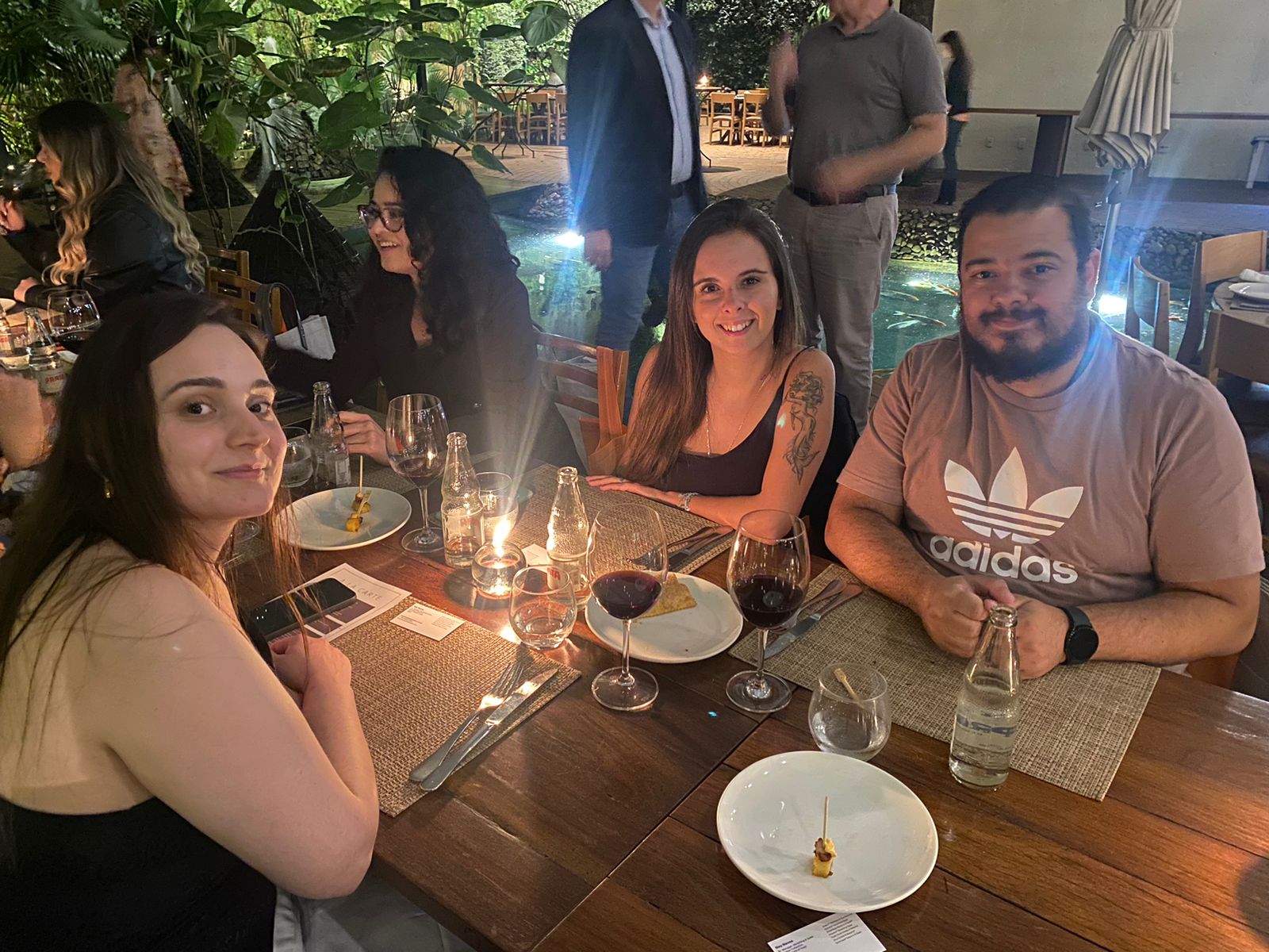 Natalia Ruiz, da Surf Trip, Bruna Oliveira, da Maringá, e Johnny Nobre