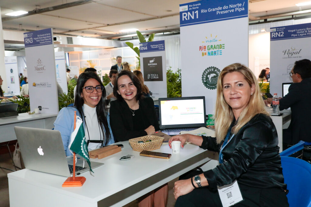 Tatiana Costa e Vivi Ferreira, da Setur-RN, com Paulinha Giovagnoli, do The Travel Studio