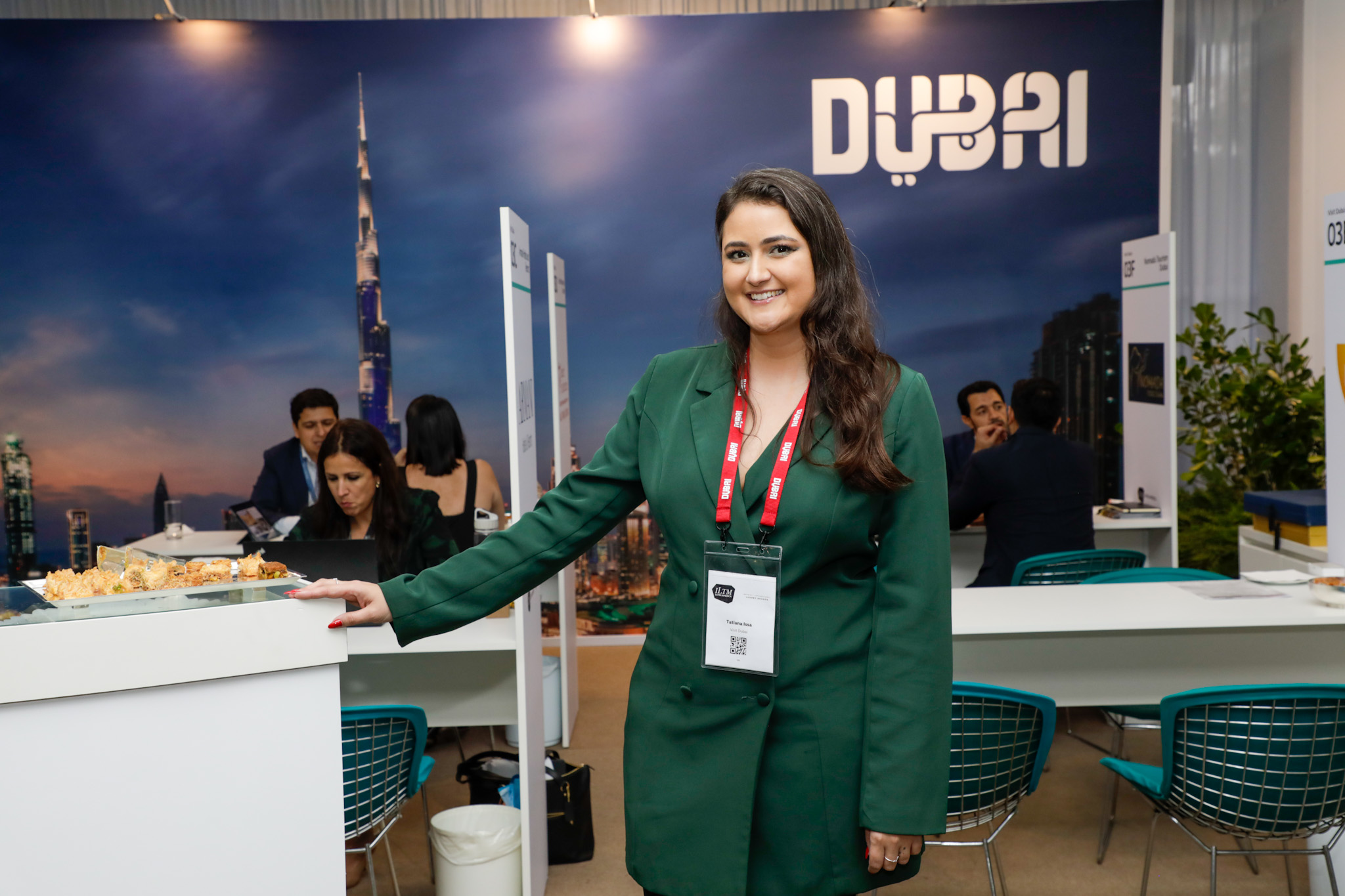 Tatiana Issa Visit Dubai Vai e Vem