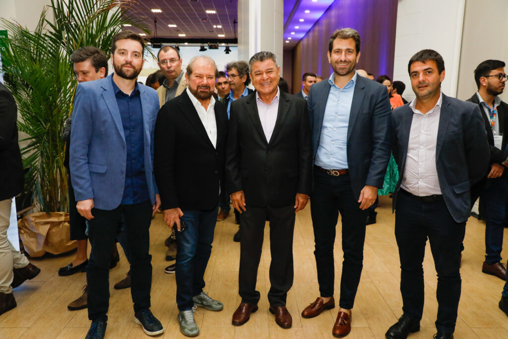 Thiago Goulart e Guilherme Paulus, do Castelo Saint Andrews, Felipe Gonzalez, presidente do Visit Iguassu, Bruno Heleno, da CVC Corp, e Pablo Morbis, presidente do Grupo Cataratas