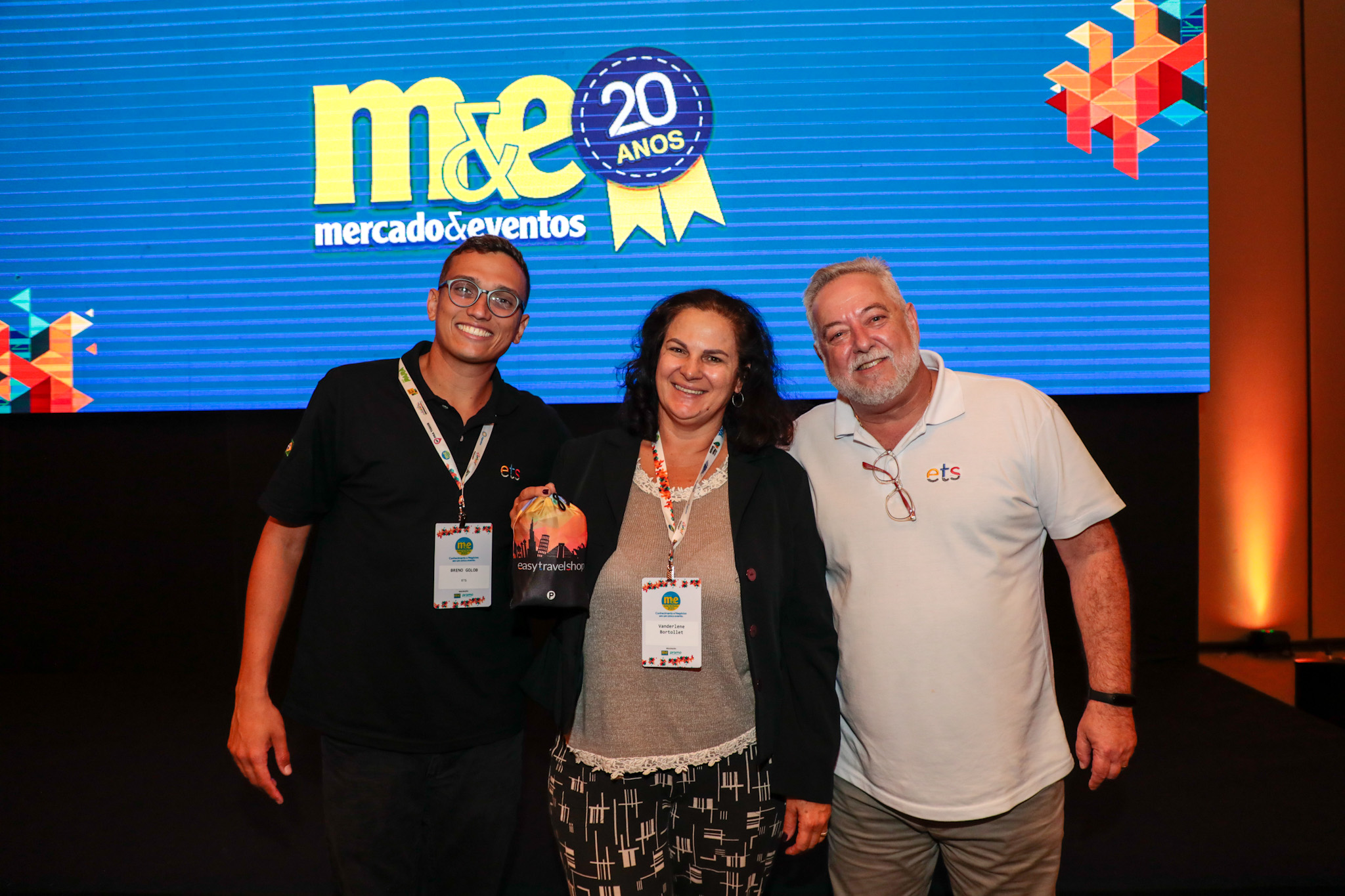 Vanderlene Bortollet com os executivos da ETS Vanderlene Bortollet com os executivos da ETS