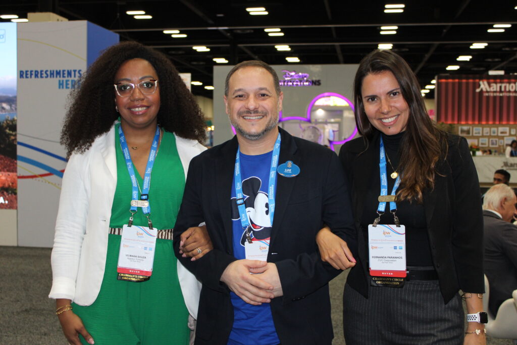 Vilmara Souza, da Agaxtur, Luiz Araujo, da Disney, e Fernanda Paranhos, da CVC