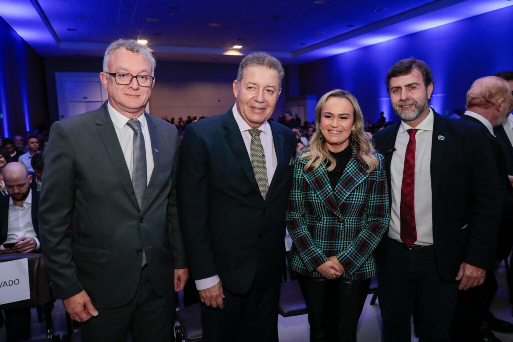Vitor Tioqueta, superintendente do Sebrae Paraná, Alexandre Sampaio, da FBHA, Daniela Carneiro, Ministra do Turismo, e Marcelo Freixo, presidente da Embratur