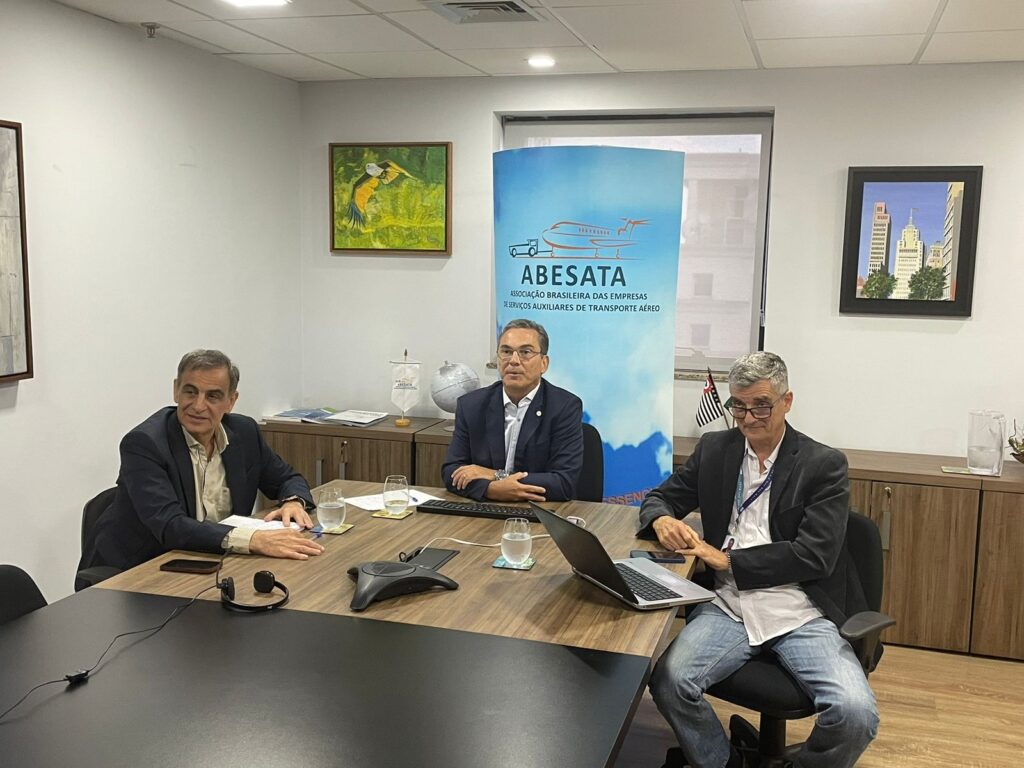 Diretor da Anac ministra aula inaugural em curso criado pela Abesata Diretor da Anac ministra aula inaugural em curso criado pela Abesata