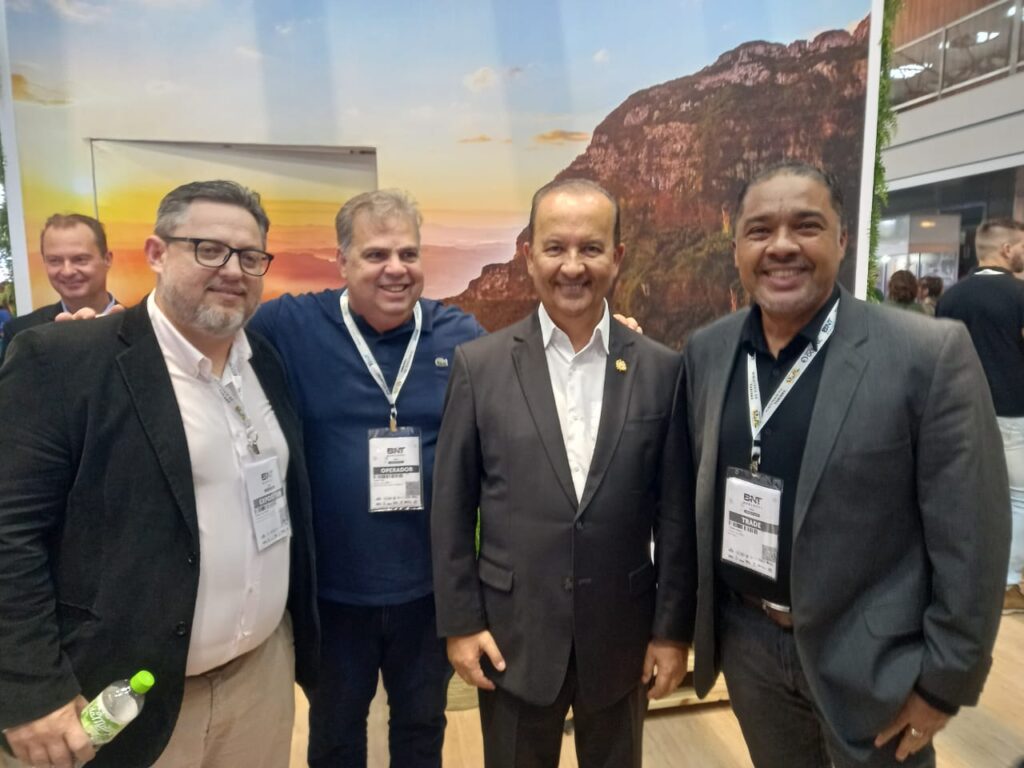 Fabio Luis Farber, da Santur, Artur Nascimento, da Masterop, Jorginho Mello, Governador de Santa Catarina e Claudio Junior, CEO da BTM