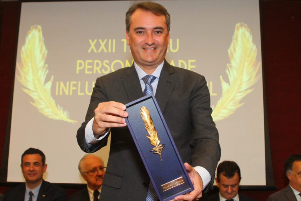 Presidente da PBTur é homenageado no Trófeu "Pena de Ouro"