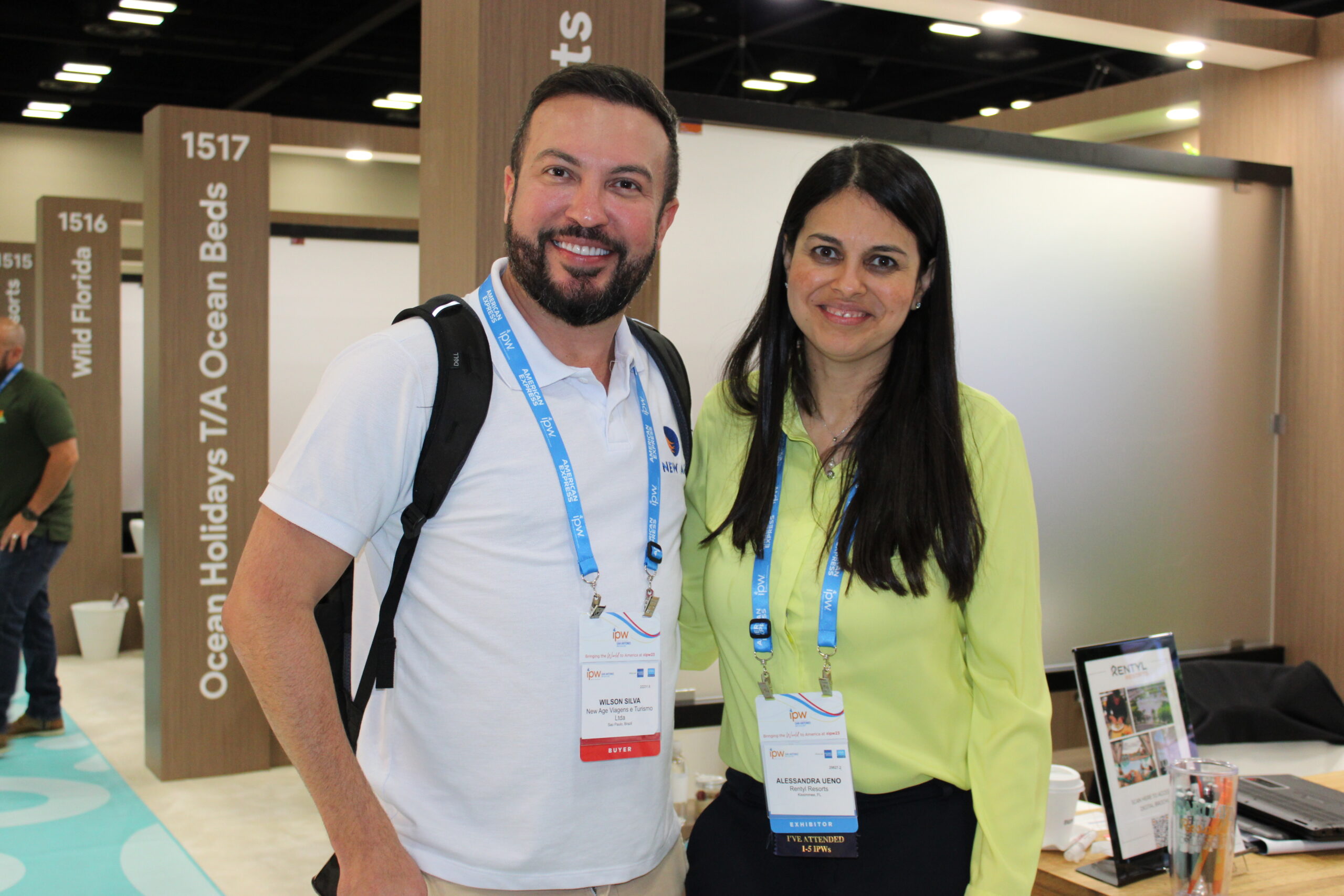 Wilson Silva, da New Age, e Alessandra Ueno, da Rentyl Resorts Wilson Silva, da New Age, e Alessandra Ueno, da Rentyl Resorts