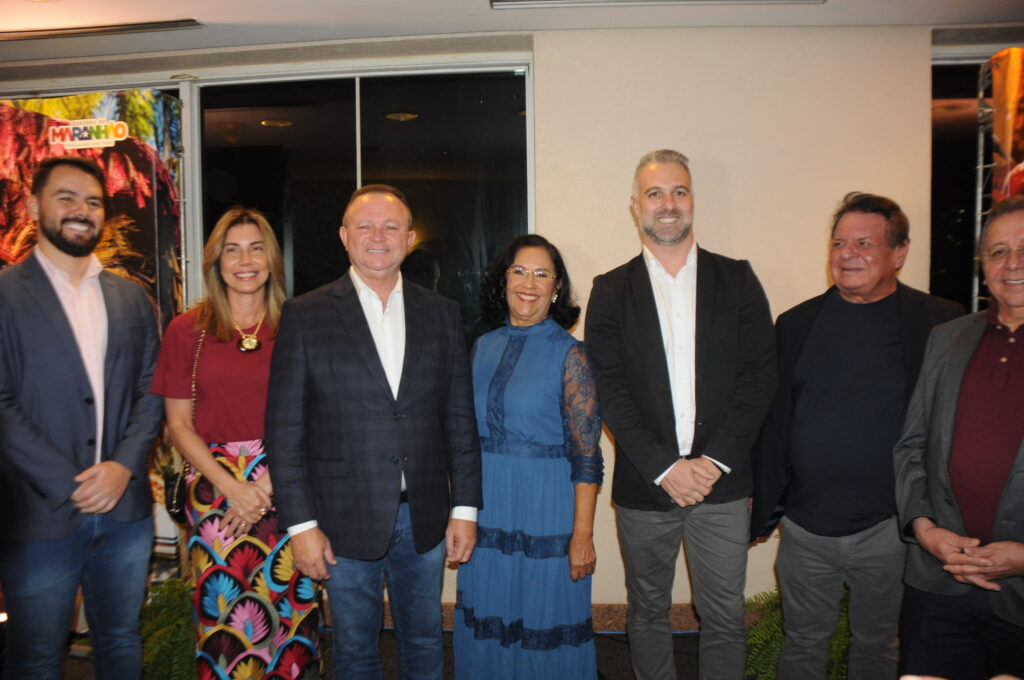 Yuri Arruda, Larissa Brandão, Carlos Brandão, Fabrício Romero, da CVC, e Airton Abreu