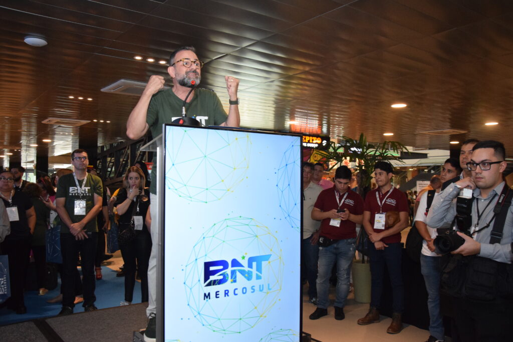 Geninho Góes, idealizador da BNT Mercosul durante a abertura do evento em Balneário Camboriú