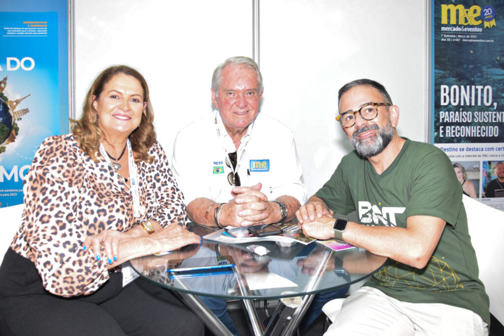 Dirlei Barbieri Rofner, da Secretaria de Turismo de Santa Catarina, Roy Taylor, presidente do M&E e Geninho Góes, idealizador da BNT