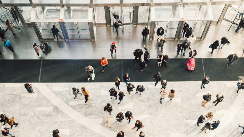 passengers feiras passageiros aeroporto movimentação pessoas shopping compras divulgação omt Viagens de férias de meio de ano da América Latina para o hemisfério norte crescem 21%