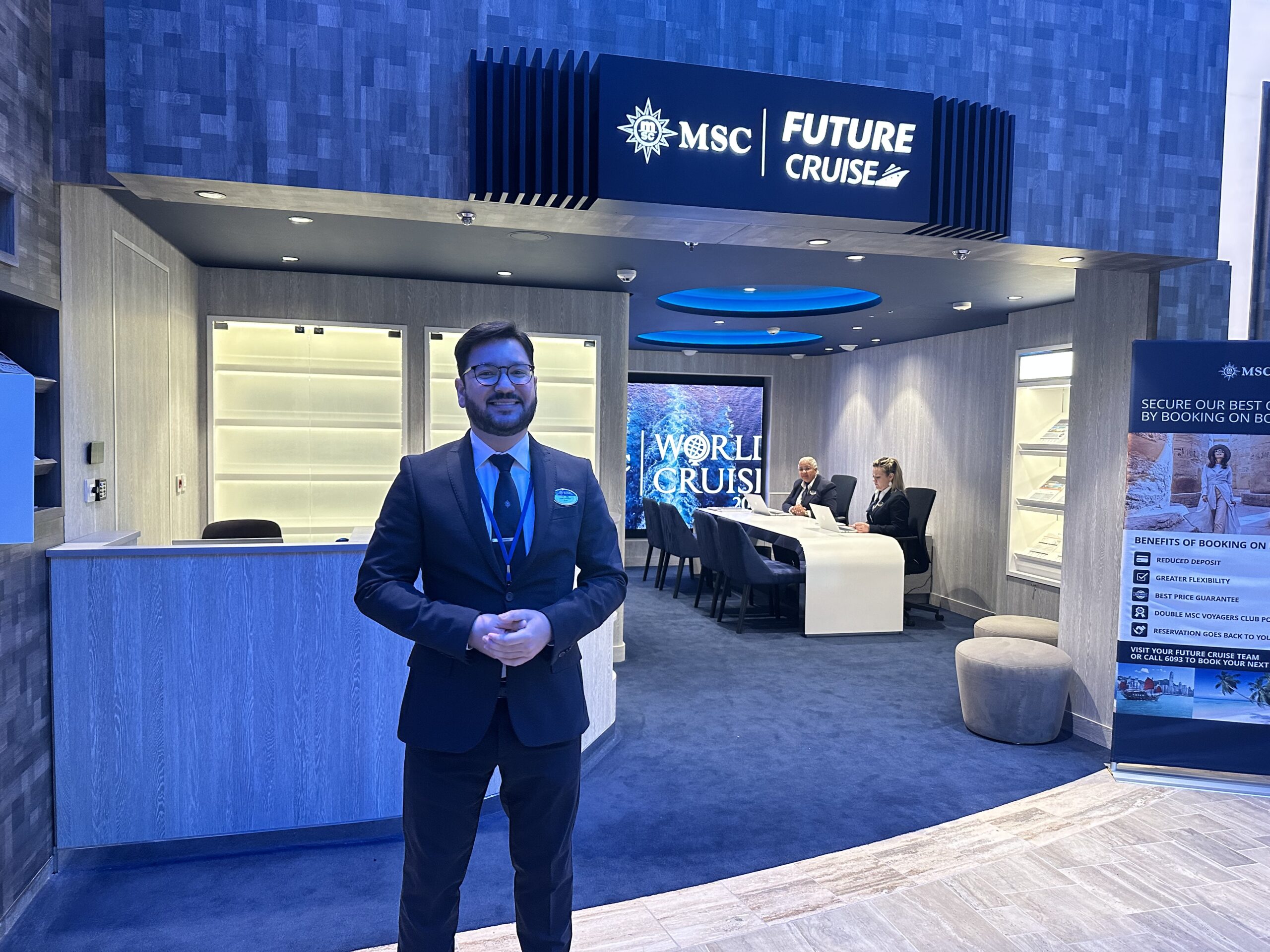 O brasileiro Luiz Lins trabalha como consultor de cruzeiros a bordo do MSC Euribia O brasileiro Luiz Lins trabalha como consultor de cruzeiros a bordo do MSC Euribia