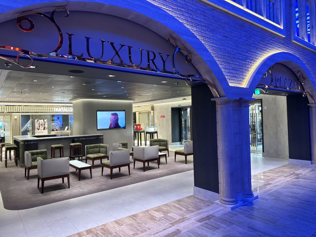 Luxury Plaza é um espaço definitivo para o conceito de boutiques de luxo