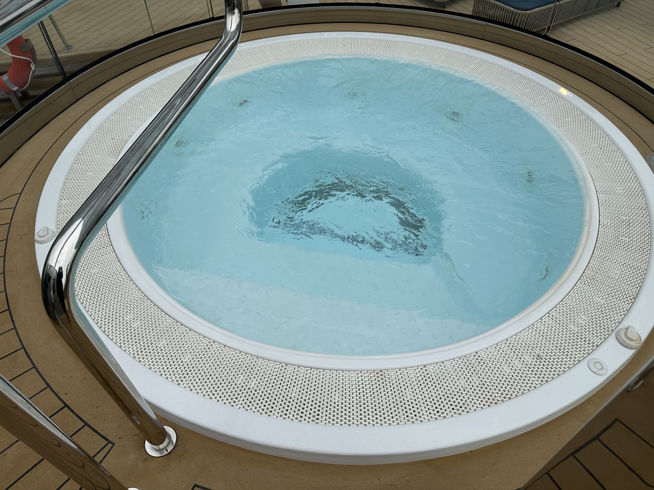 Jacuzzi da área externa do Yacht Club Jacuzzi da área externa do Yacht Club