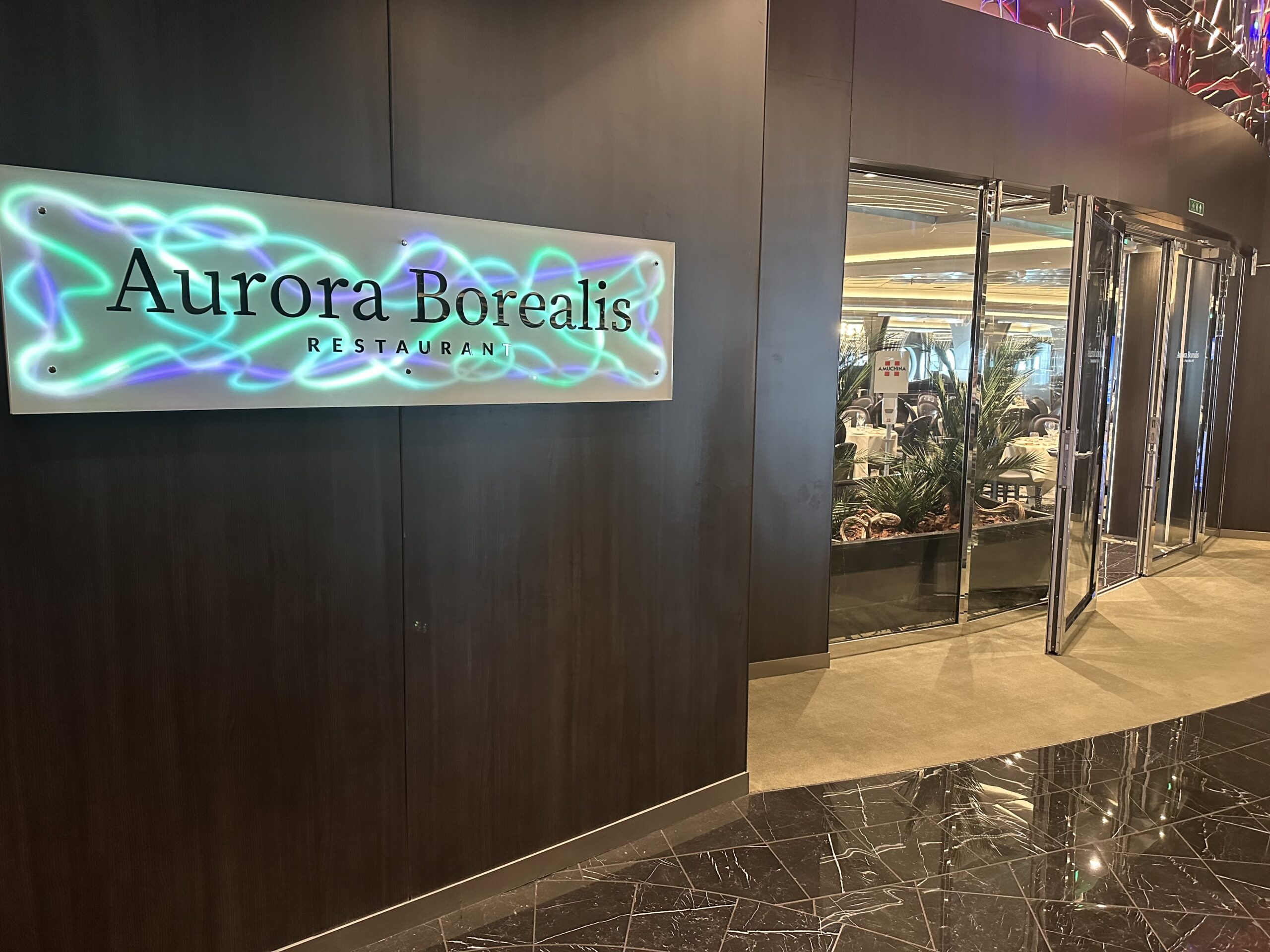 Entrada do restaurante Aurora Borealis Entrada do restaurante Aurora Borealis
