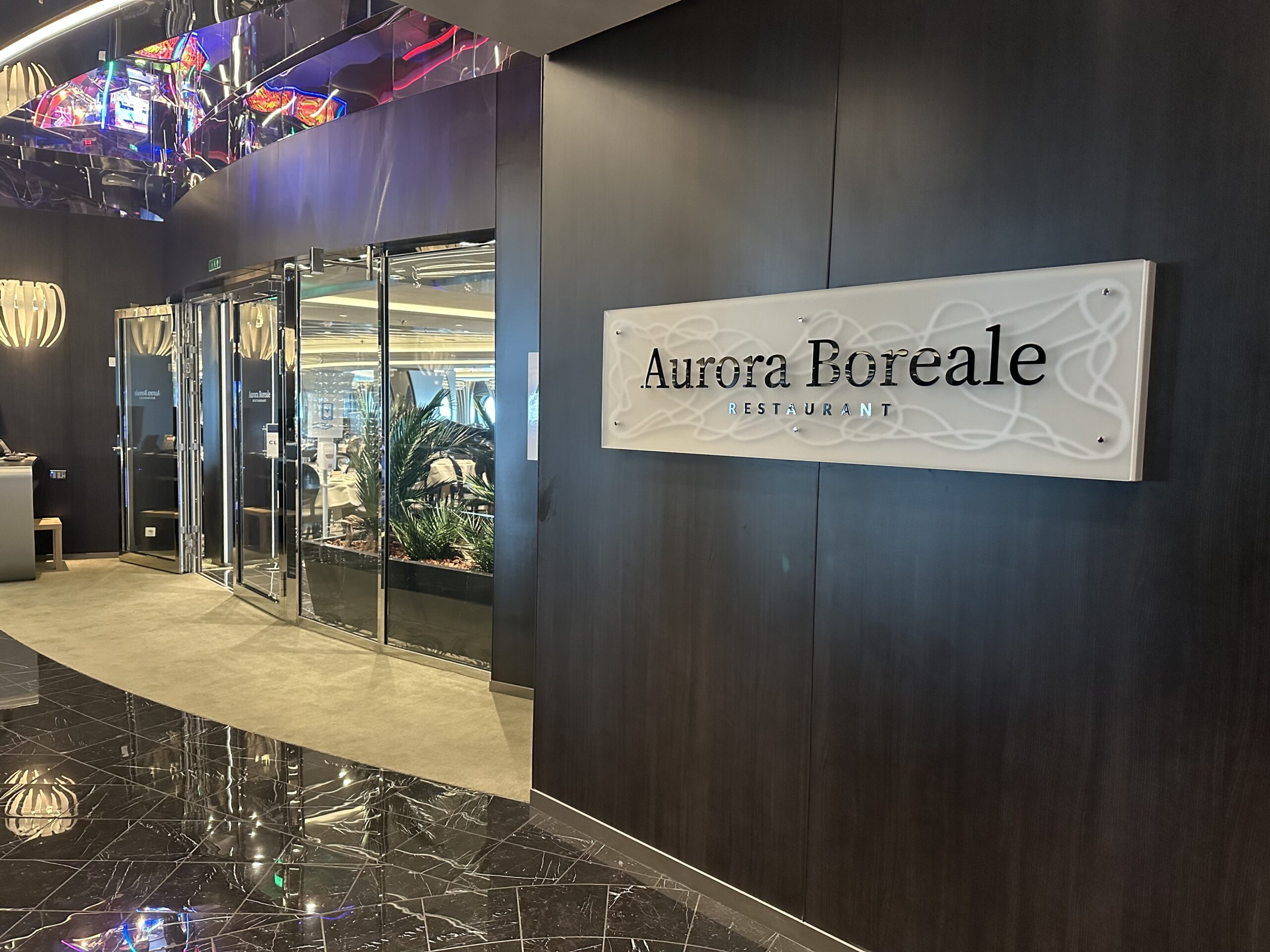 Entrada do restaurante Aurora Boreale (sim, o nome é bem parecido com o anterior, mas são espaços diferentes) Entrada do restaurante Aurora Boreale (sim, o nome é bem parecido com o anterior, mas são espaços diferentes)