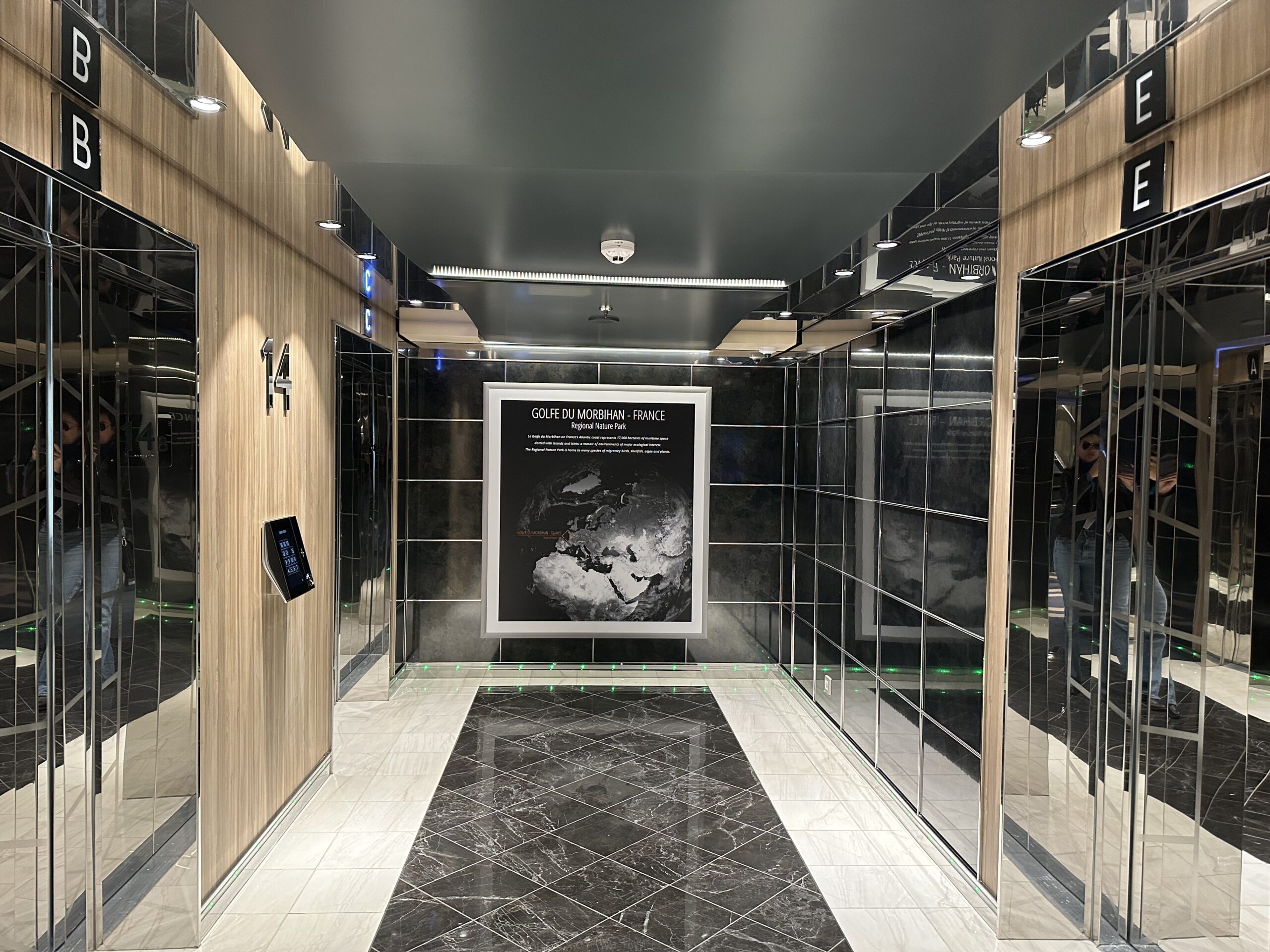 Corredor do MSC Euribia Corredor do MSC Euribia
