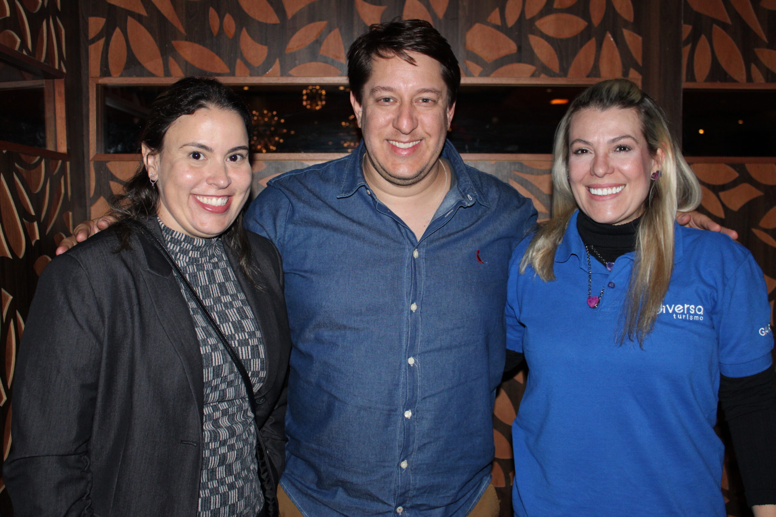 Thaís Marcondes, da AD Turismo, com Charles Franken e Thaís Orfano, da Diversa Thaís Marcondes, da AD Turismo, com Charles Franken e Thaís Orfano, da Diversa